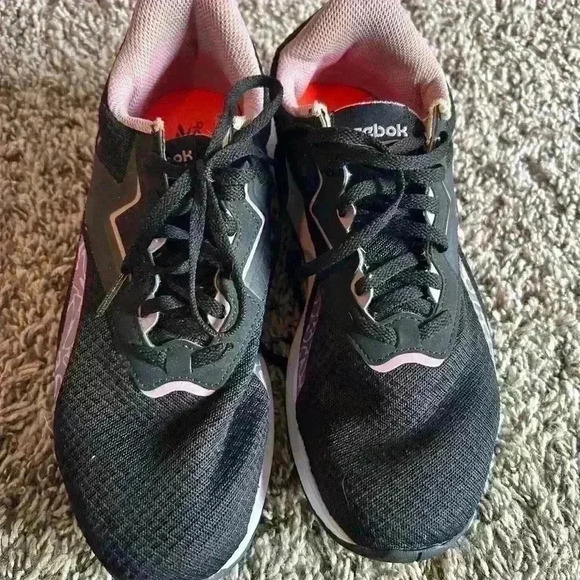 Reebok Shoes - Woman’s Reebok tennis shoes. Size 8 1/2.